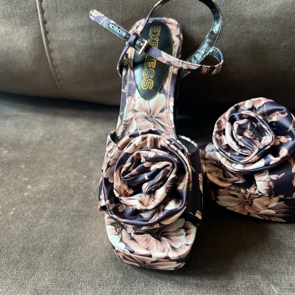 Express Tan Brown Floral Rose Strap Platform Heeled Sandals - Picture 2 of 8